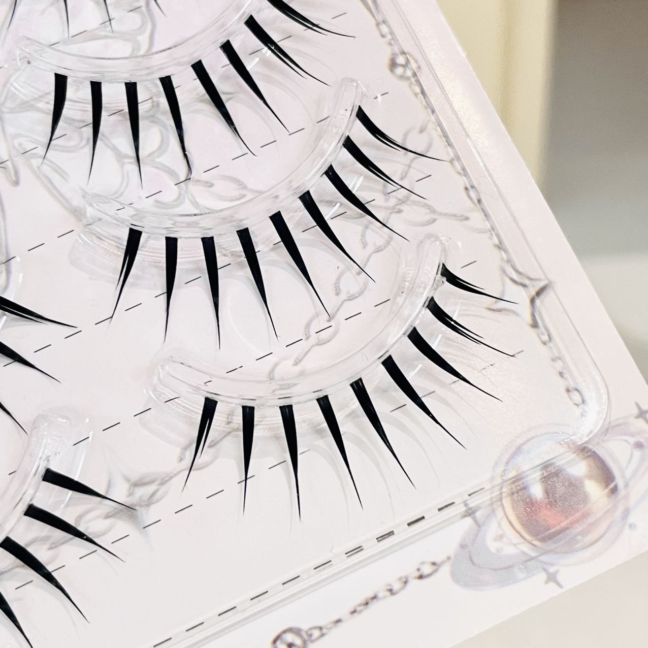 Doudoutian Wet Look Spiky Full - Anime Cosplay Lashes recensie en prijs